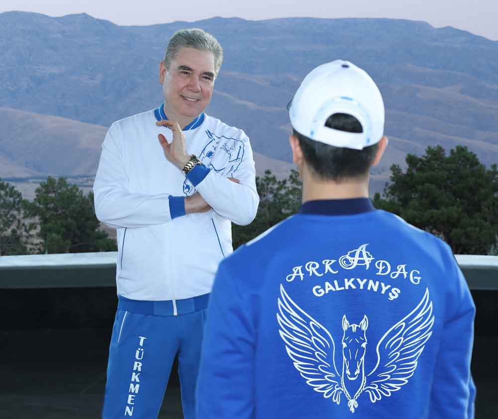 https://www.tds.gov.tm/assets/news/turkmen-halkynyn-milli-lideri-turkmenistanyn-halk-maslahatynyn-baslygy-gahryman-arkadagymyz-galkynys-milli-at-ustundaki-oyunlar-toparynyn-agzalary-bilen-dususdy-31-07-2026-12-42-51/BQVpz1cXhy.jpg