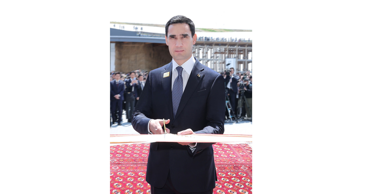 https://www.tds.gov.tm/assets/news/turkmenistanyn-prezidenti-serdar-berdimuhamedow-ekspo-2025-sergisinde-turkmenistanyn-milli-guni-mynasybetli-dabaraly-carelere-gatnasdy-15-04-2025-17-21-09/dPATMZnN5G.jpg